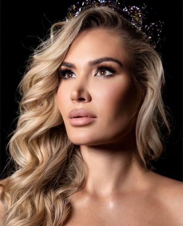 Mrs.-Supranational-2025-00-LN.jpg 300x400