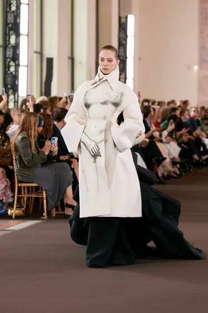 Paris-Fashion-Week-2023-2+.jpg 600x400