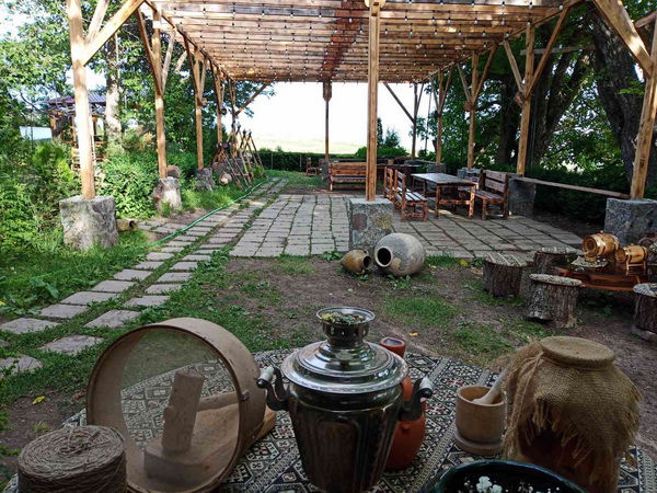 Vagharshyan-garden-01-LN+ 600x580