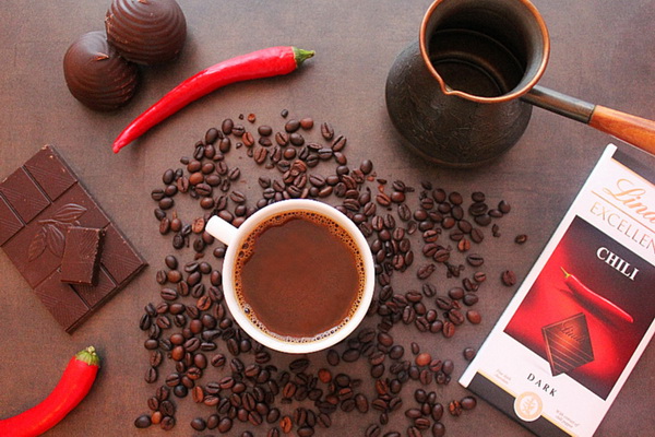 cofe-s-krasnim-percom-1-LN 600x580