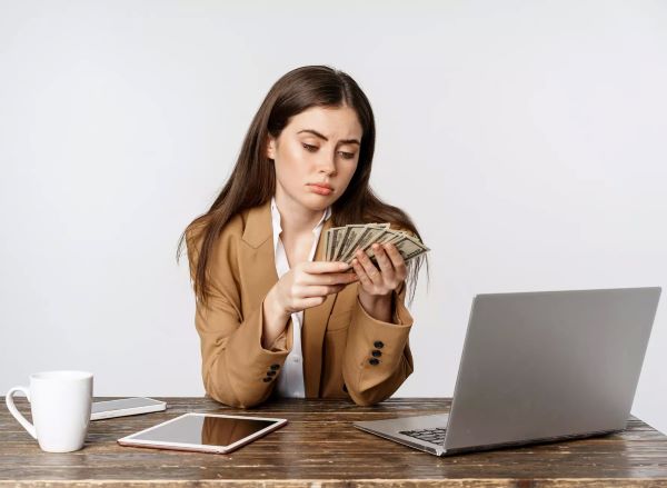 rich-woman-2-LN.jpg 300x400