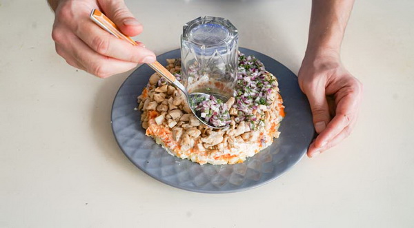 salat-granatovyi-braslet-9-LN.jpg 600x400