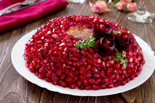 salat-granatovyi-braslet-LN- 600x400