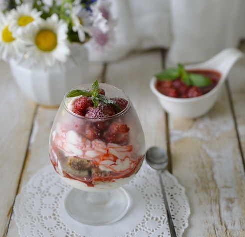 tiramisu-s-klubnikoy-13-LN 600x580