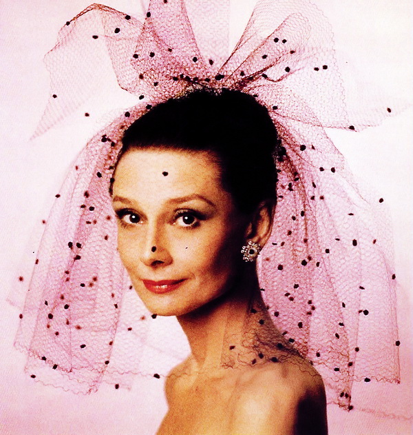Audrey-Hepburn-7.jpg 600x580