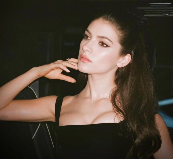 Ella-Rubin-7-LN.jpg 600x400