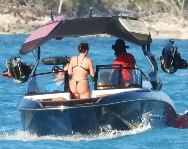 KimKardashian-bicini-13-LN.jpg 600x400
