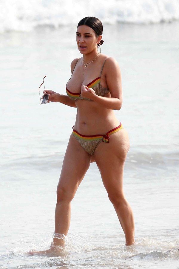 KimKardashian-bicini-14-LN.jpg 600x400