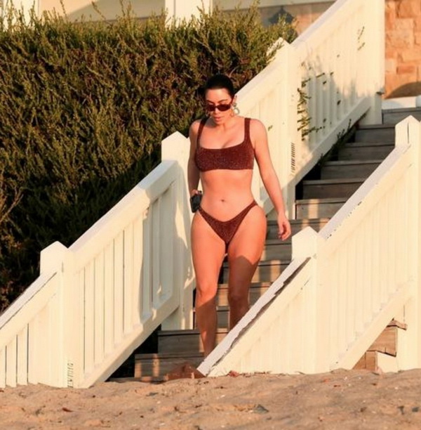 KimKardashian-bicini-16-LN.jpg 600x400