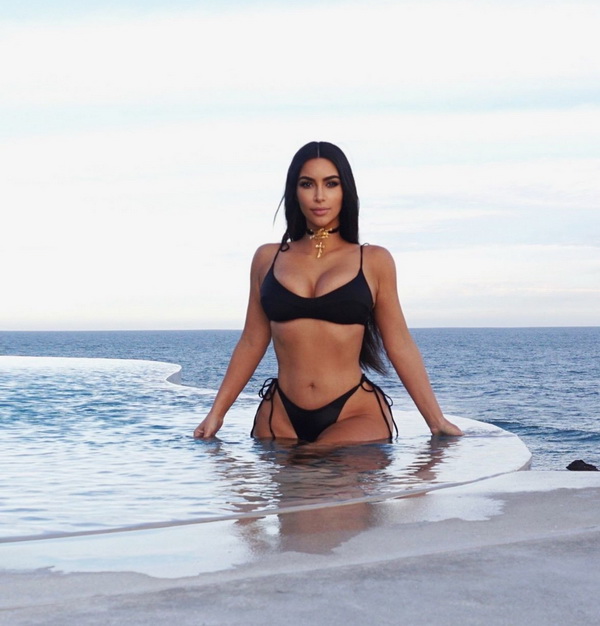 KimKardashian-bicini-6-LN.jpg 600x400