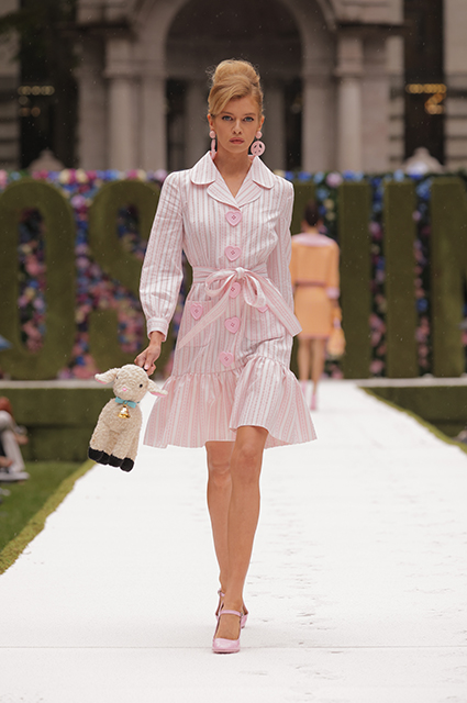 Moschino-5-LN.jpg 600x400