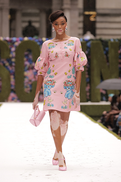 Moschino-8-LN.jpg 600x400