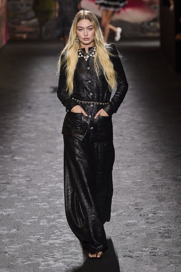 Paris-Fashion-Week-00-LN 600x400