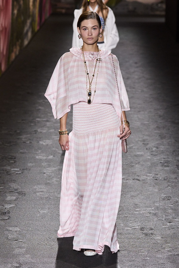 Paris-Fashion-Week-04-LN.jpg 600x400
