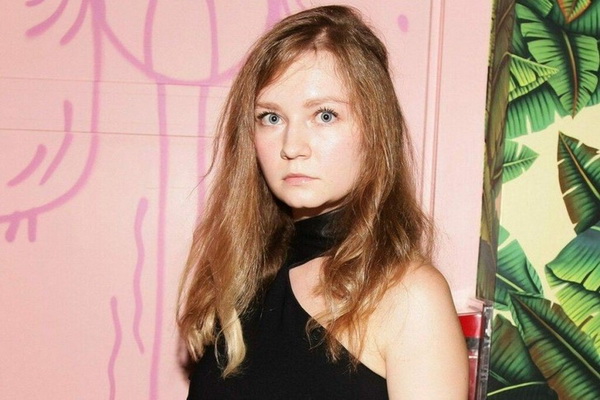 anna-devil-5-LN.jpg 600x400