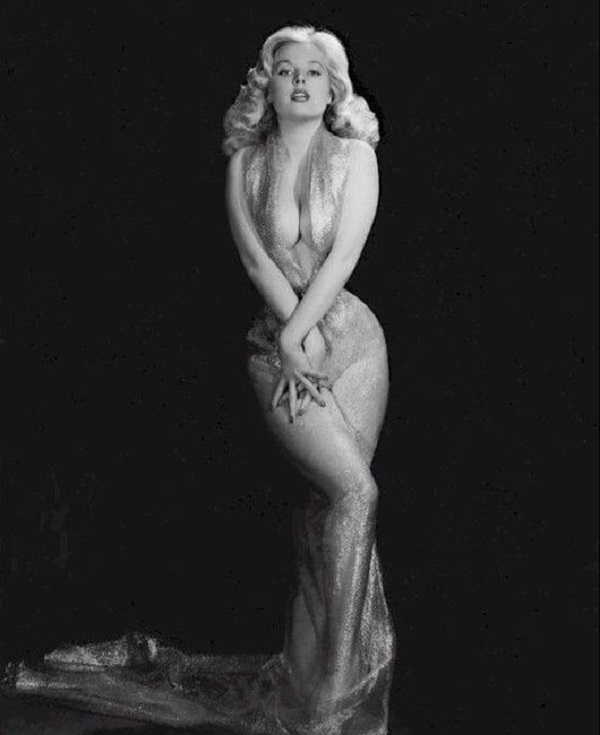 /images/mixed/betty_brosmer_6.jpg 600x580