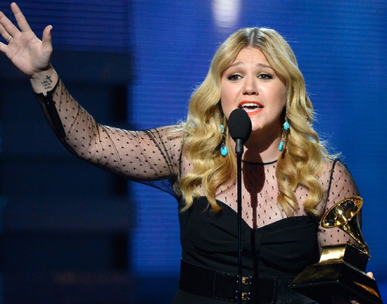 kelly clarkson3 600x580