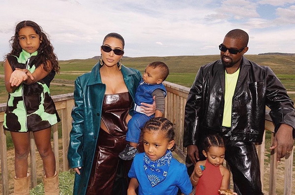 kim-kardashyan-family-2-LN 600x400