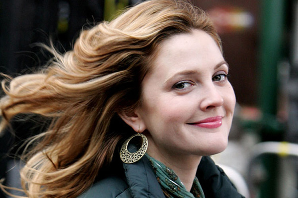 kinorelease.com-Drew-Barrymore-scr 600x580