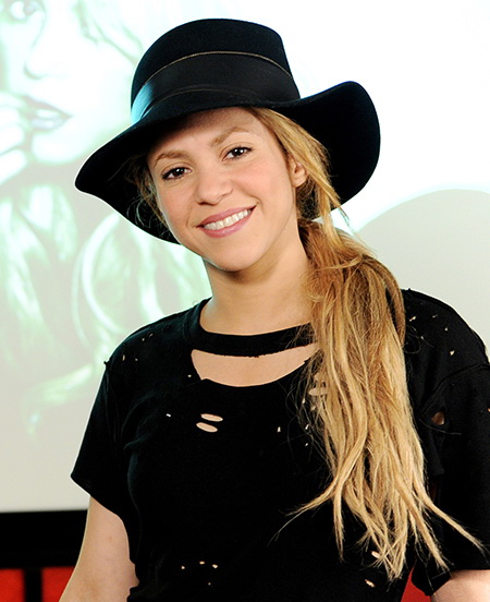 shakira-40-5-LN.jpg 600x580